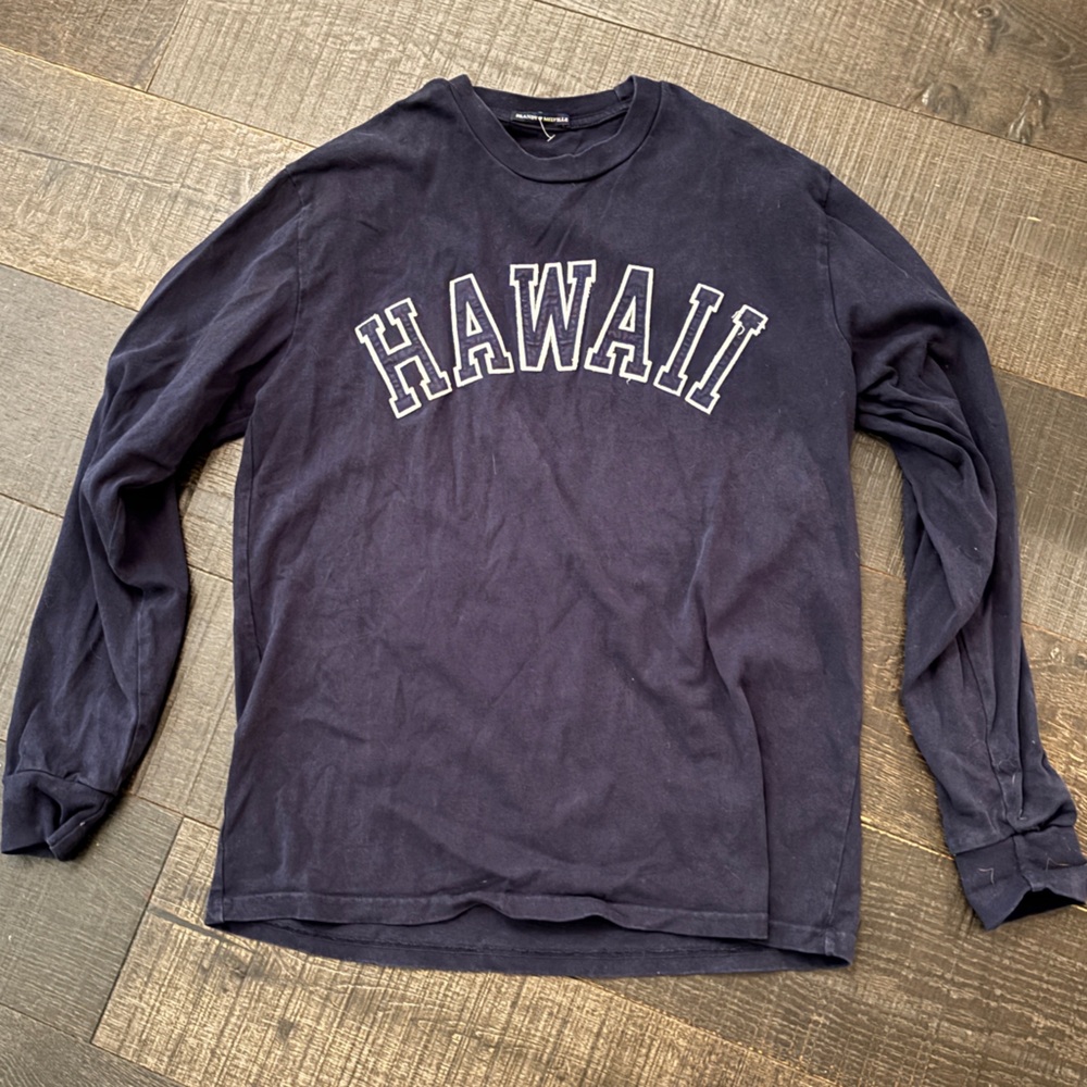 Brandy Melville Hawaii Long Sleeve Shirt/sweater in Navy